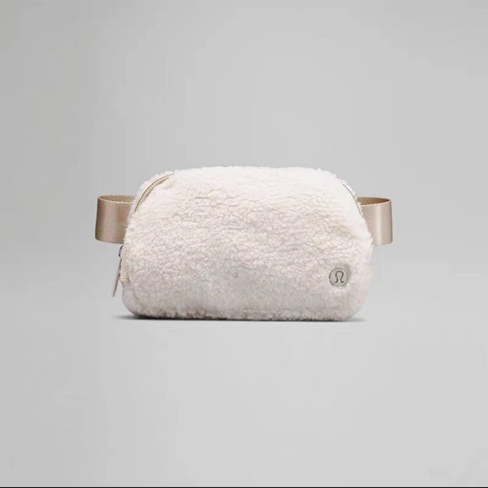 NWT Lululemon Everywhere Belt Bag *Fleece Natural Ivory/Trench